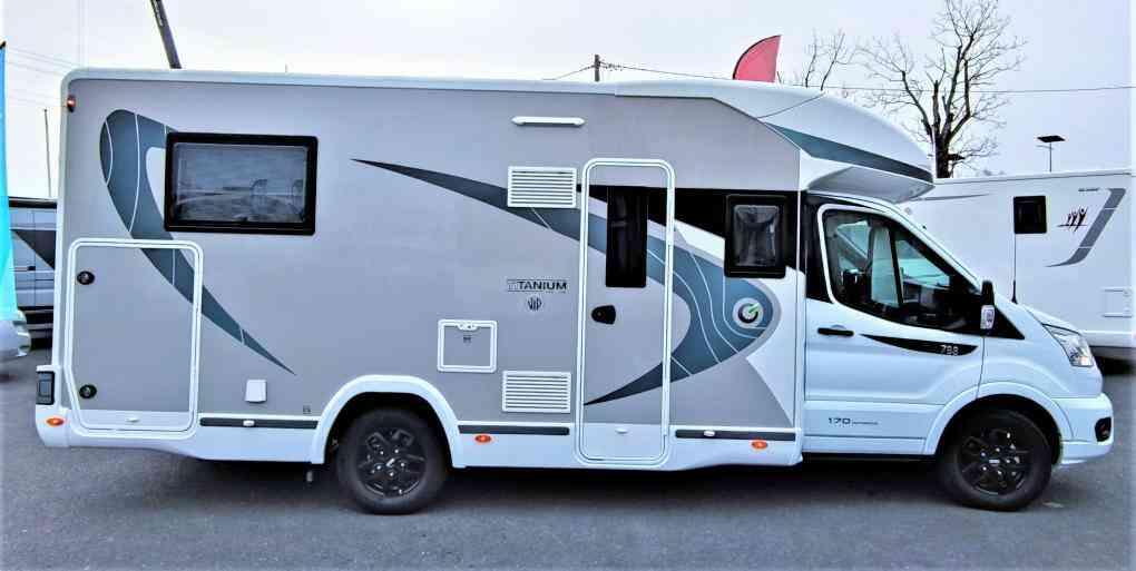 camping-car CHAUSSON TITANIUM 788    extérieur / latéral droit